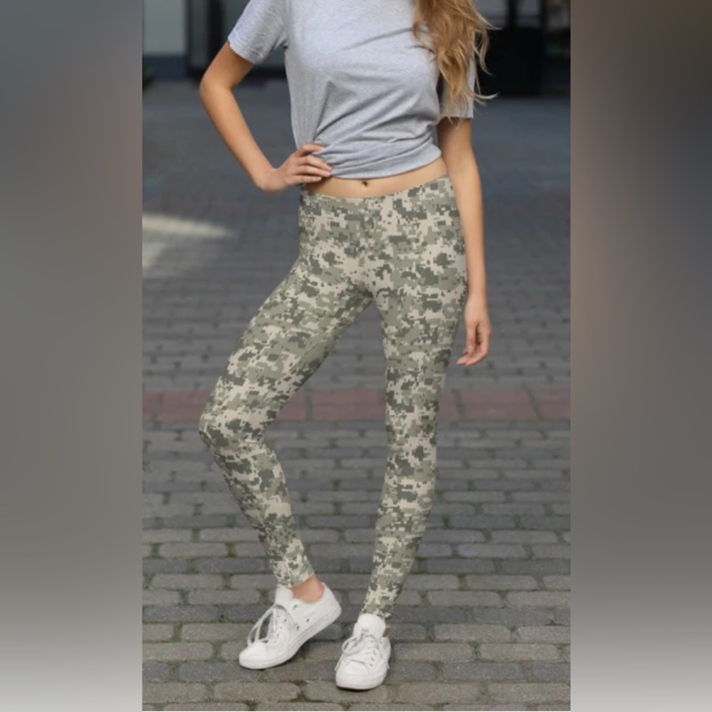 Nike Pro Leggings Women's Size small camo gray & white